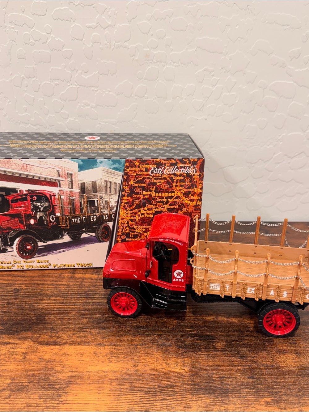 Ertl 1/32 Texaco Auto Die Cast Bank 1918 Mack AC Bulldog Flatbed Truck